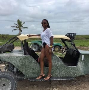 Meet your Posher, Monica